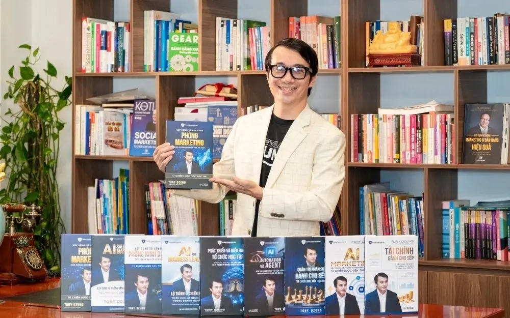 T&aacute;c giả Tony Dzung - Chủ tịch HĐQT HBR Holdings