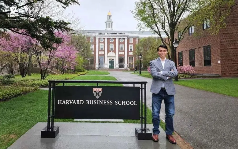 H&agrave;nh tr&igrave;nh học tập của Mr. Tony tại c&aacute;c trường h&agrave;ng đầu thế giới