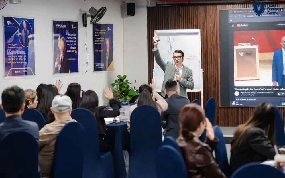 Kh&oacute;a học được dẫn dắt bởi Mr. Tony Dzung